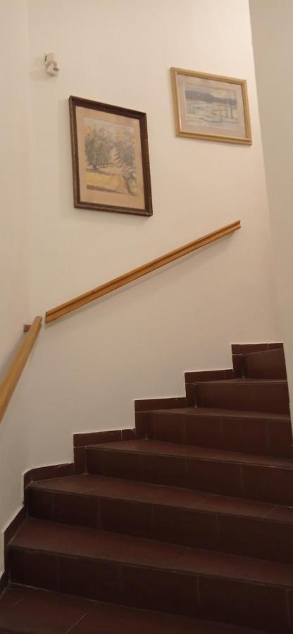 Hotel U Zlateho Jelena Prag Exteriör bild