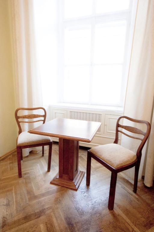 Hotel U Zlateho Jelena Prag Exteriör bild